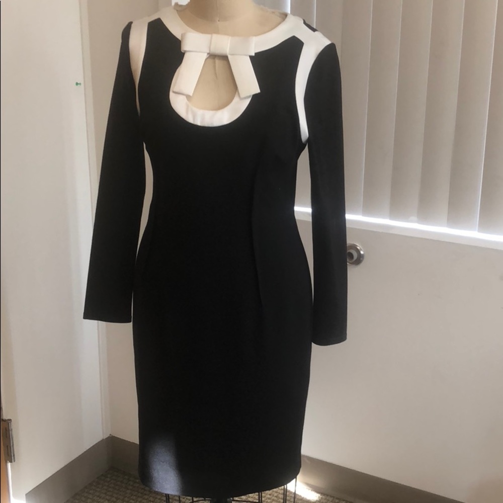 Elegant black/white dress with intergraded shaper!